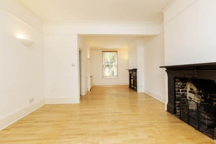 			4 Bedroom, 2 bath, 2 reception House			 Pattison Road, Hampstead